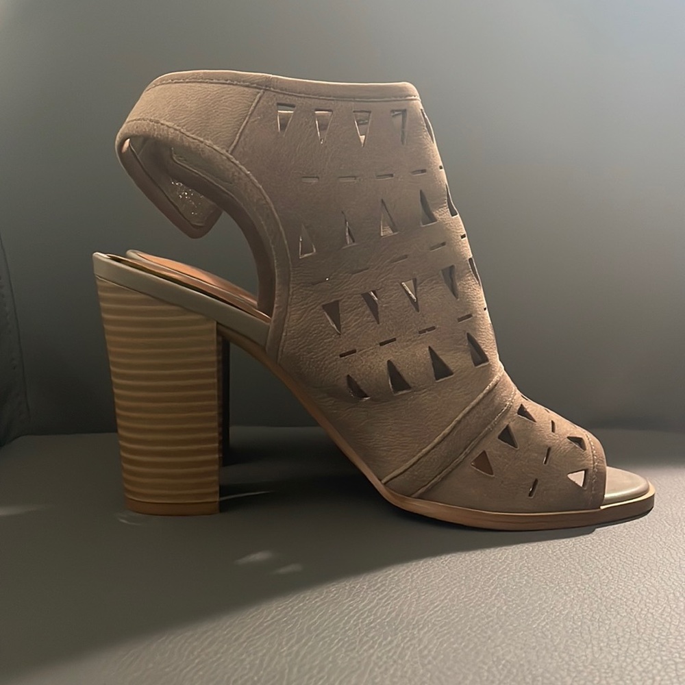 14th & Union Tan Suede Heels
